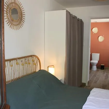 Chez Louisette بيت للعطل لو كْروتْوَ